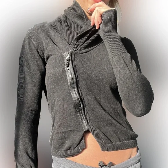 Bench Sweater - Picture 2 of 5